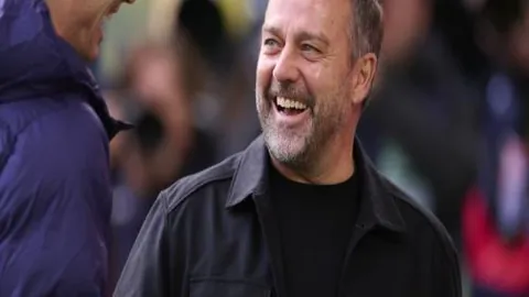 巴薩總監與萊萬經紀人舉行會談，記者隊伍全程跟蹤